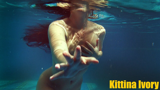 Kittina Ivory undresses in the swimming pool