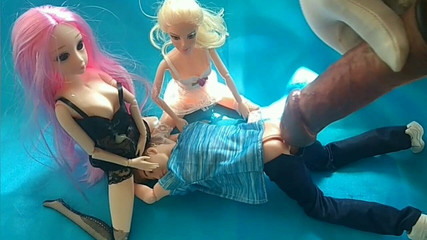 Barbie bebek ve arkadaşları. iştah açıcı göt