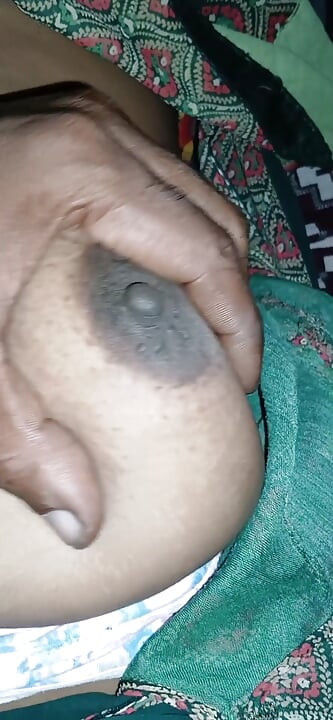 बड़ी गांड वाली देसी हॉट पत्नी की पति के दोस्त द्वारा  चुदाई