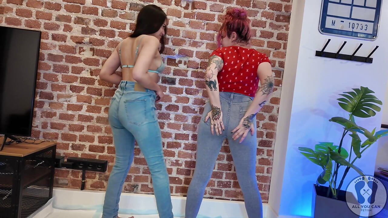 Rebeca Addams and Ana Spears Peeing on Jeans Show off