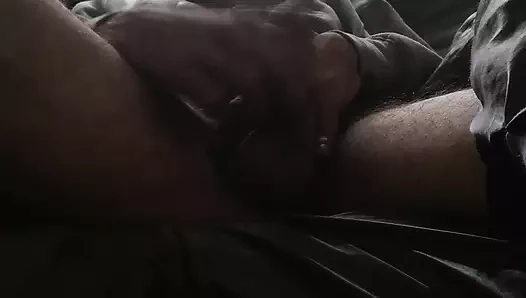 Evde tek başına yarağıma masaj yapıyor