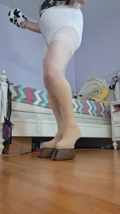 Mein mann hat mir kuhschuhe gekauft, damit ich noch mehr als hucow für ihn sein kann! Sie sind so cippity-cloppity!
