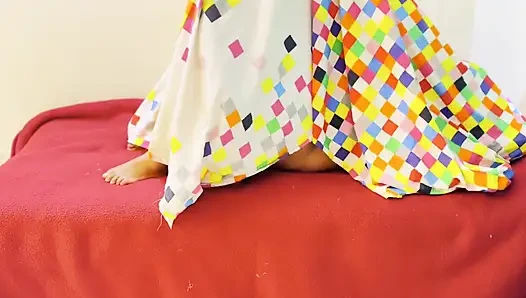 Tamilisches heißes bhabhi wird vom nachbarn gefickt, verschlingt ni Assi und ejakuliert ep-2