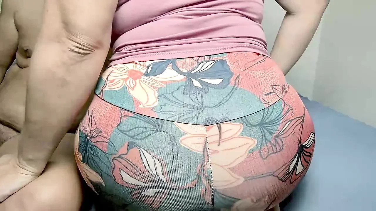 She Wears Tight Leggings to Show off Her Curves in Public Chat.