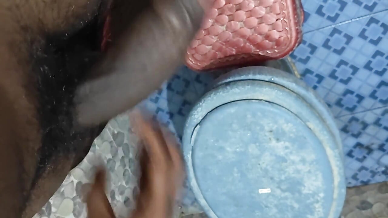 Tamil10inches BBC Splash Piss Session