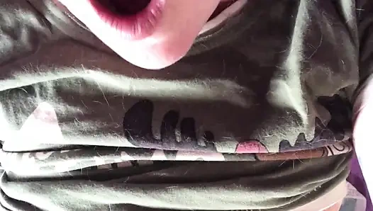 Взрывной сквиртующий оргазм в то время как фантазия о 28-м 390-фунтовом Curvyteen от Fetlife