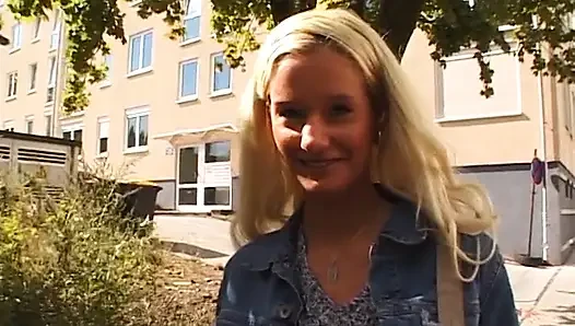 Blonde fingering her love hole