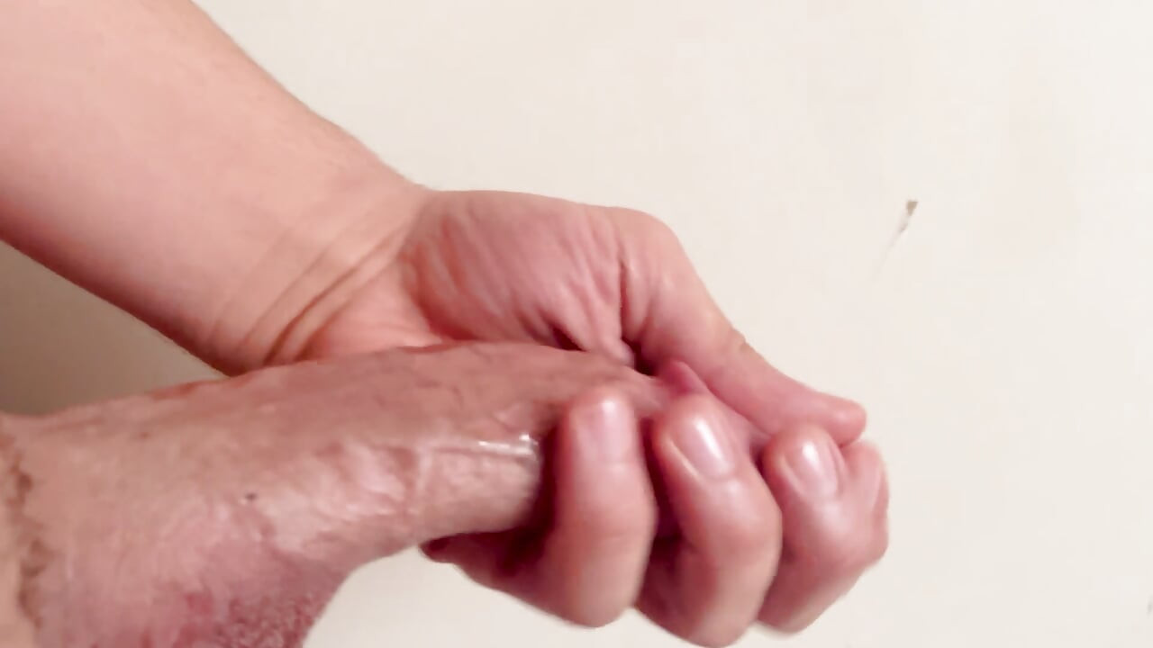 Günümü sabah mastürbasyonu ve en iyi boşalma ile yağlı mesajla yapıyorum