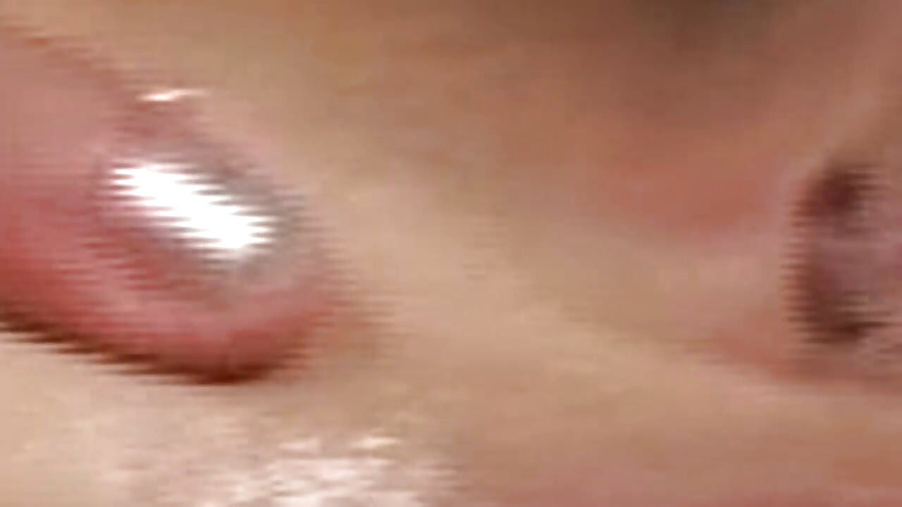 격렬한 스트레칭 후 두꺼운 정액으로 넘쳐나는 후장 벌리기