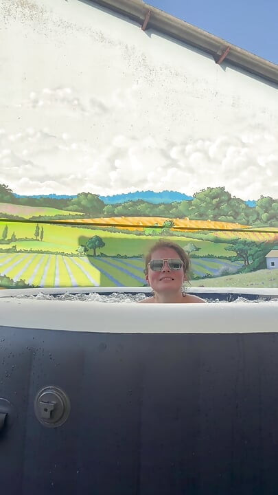 Mym-fans: Dirty talk vandhaner i jacuzzien