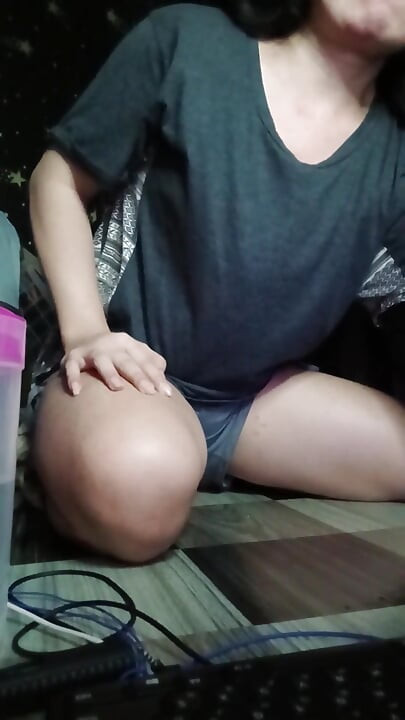 Šeptá jen pro něj