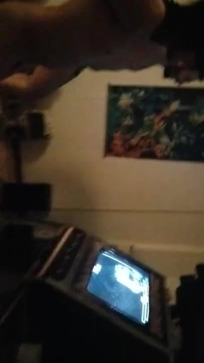 Momo di parliamo di videogiochi ke gioka al baila nudo