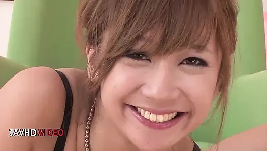 Ryo akanishi liefert atemberaubenden asiatischen blowjob aus deiner POV-Perspektive