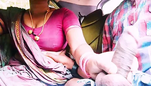 Hintli araba seksi. Hintli üvey anne üvey oğlunun büyük yarağını sikmeye çalışıyor. Desi Telugu edepsizce konuşuyor.
