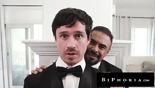 Biphoria - "Aku butuh sesuatu di mulutku, itu membuatku tenang, kamu adalah pendamping terbaik, sekarang bantuin aku"