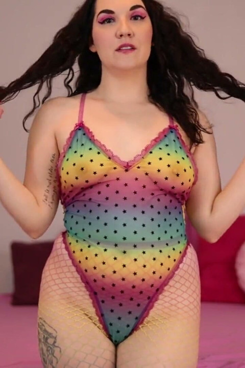 Bunda cadela instrução anal e cinta-caralho em primeiro plano