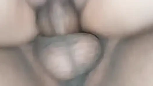 Wie ein fetter schwanz aufkommt - latina-amateur-MILF wird auf allen vieren gefickt