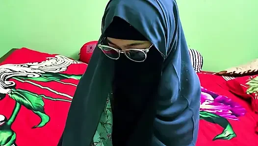Ketika wanita seksi datang padaku meminta sumbangan