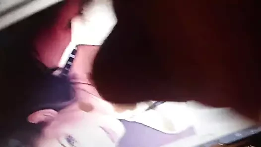 #2 lealeahornyx'e saygı duruşu