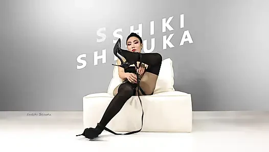 She enjoys exercising while wearing stockings-Isshiki Shizuka 02