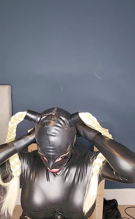 Jessica Doll尝试她的新捆绑SM椅子