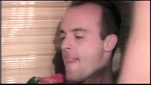 Büyük yarak ve lezbiyen dildo götten çifte sikişiyor üçlü grup seks (tam orijinal film.)