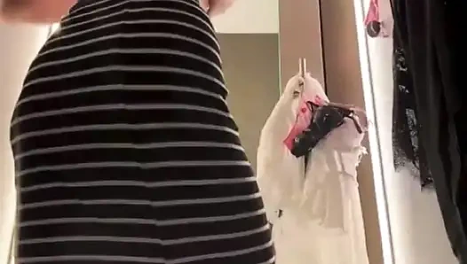 Jucielussie herkesin içinde aşırı sikişiyor