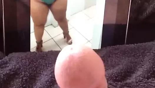 Brezilyalı karısının seksi vücudu için benim cum haraç