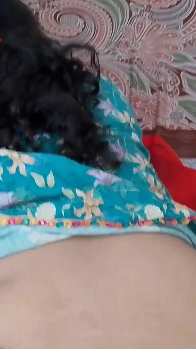 Uncle was working in the field and nephew had sex with his aunt at home under the pretext of tea | Clip 1