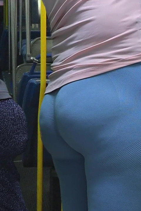 Almost Seen by Bus Driver When Stranger Girl Give Me a Handjob