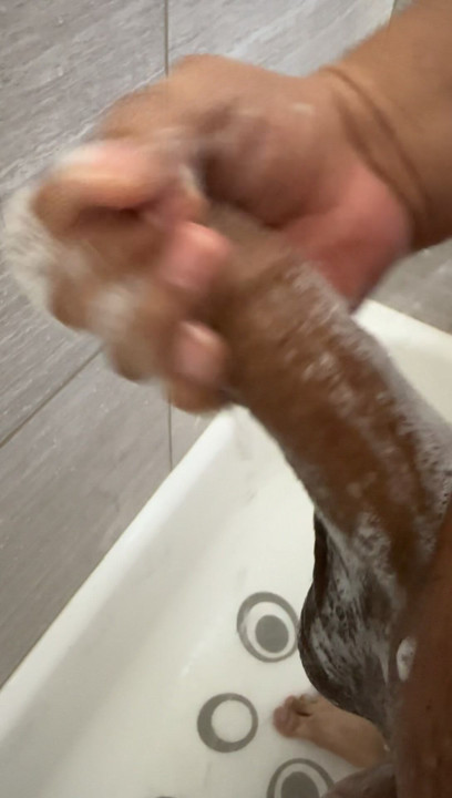Di kamar mandi