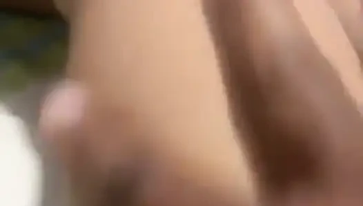 Evli kadın masaj yaptırıyor