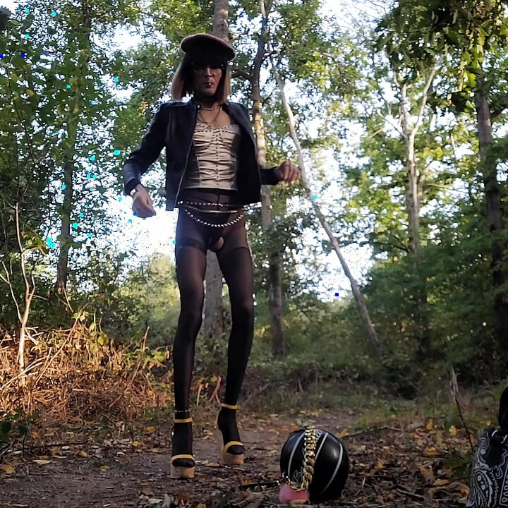 Exhibit P🚗U B L I C en Pute on a Parking Lot in the Forest, at La Faisanderie 91. Fanciful Tights, Thong [4sep25] Meet CoKiiNE! VaneSsaBiTCHx