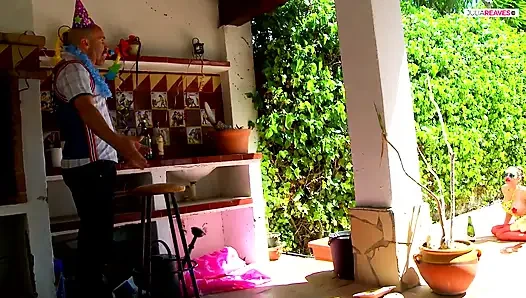 Büyük memeli orta yaşlı seksi kadın ve üvey amca ile sapık parti