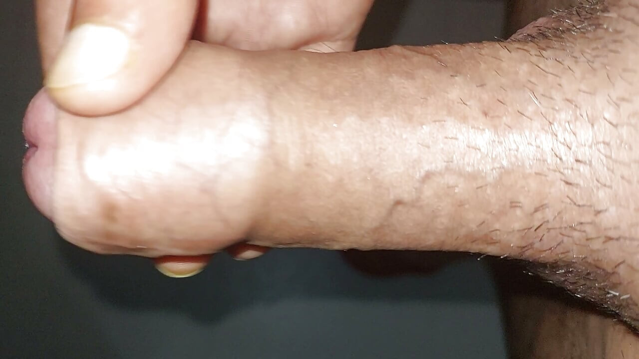 Papá me da una paja el día de mi cumpleaños 19