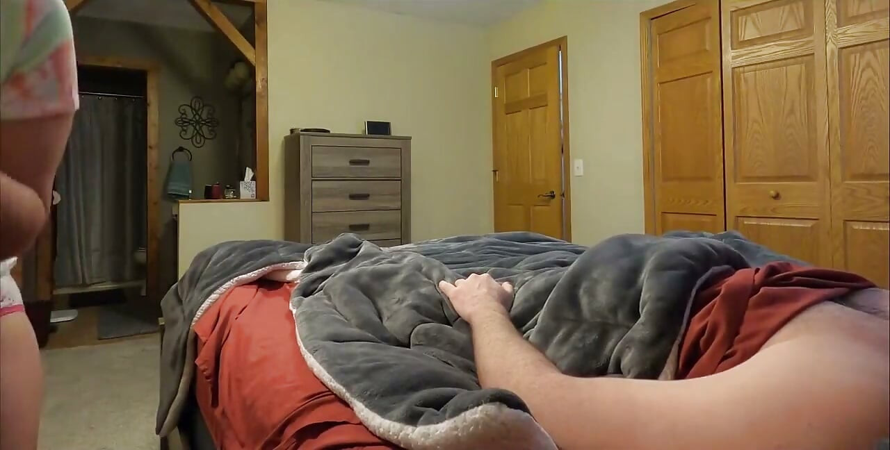 Stepdaughter Can't Sleep and Visits Her Stepdaddy in Bed