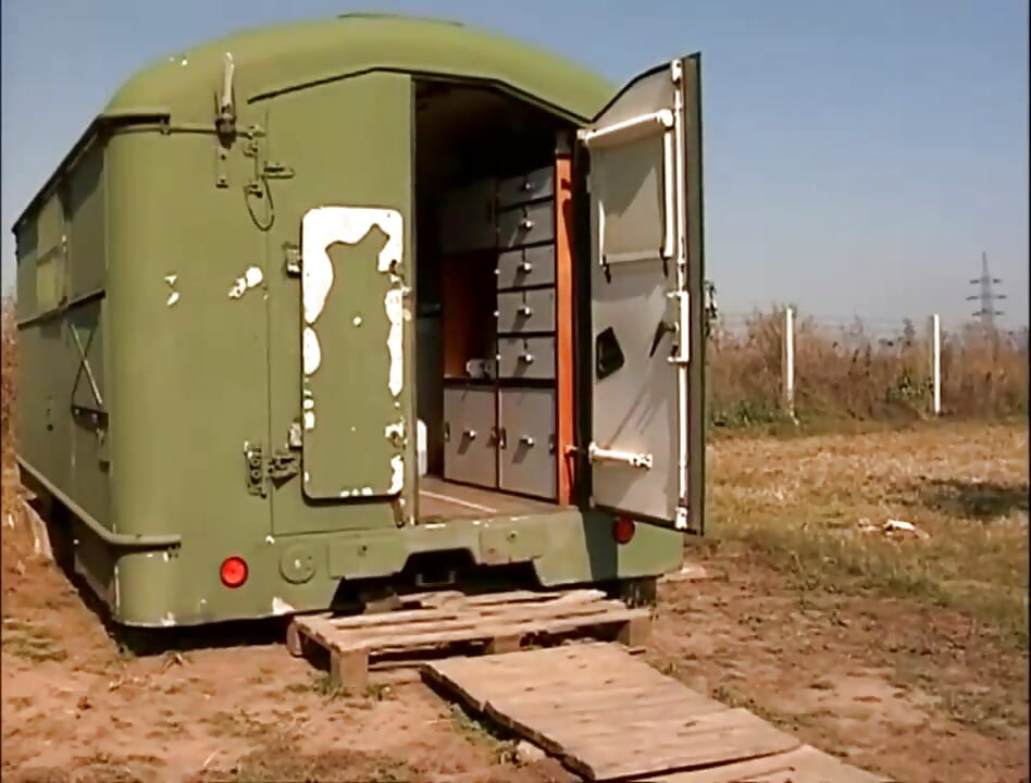 Büyük yarak üzerinde çirkin şişman orta yaşlı seksi kadın