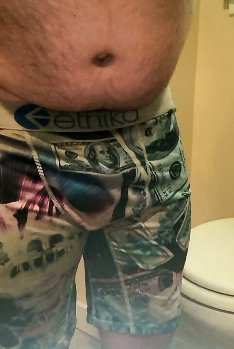 Jerking off till I drip cum in hand