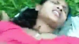 Une femme mariée indienne se fait baiser brutalement par son mari