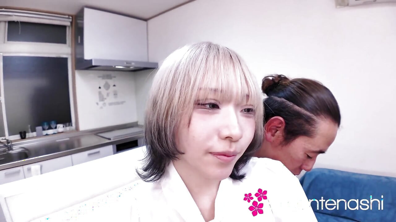 The Gyaru Wife Living Next Door Became a Pet