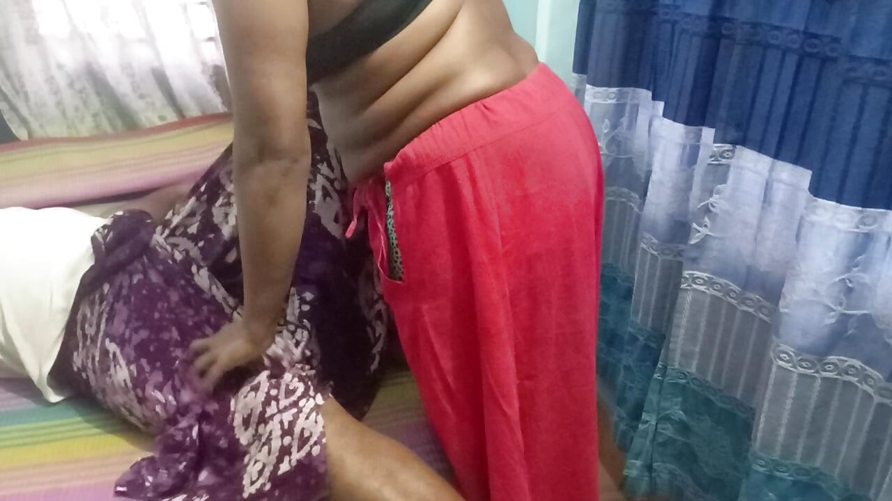 Balackmailed ev sahibesi yenge çıplak videosuyla sonra onu sert sikiyor ve kira aldı