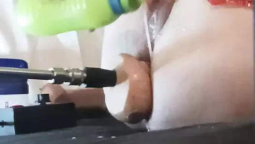 Side view  Kong on fuck machine