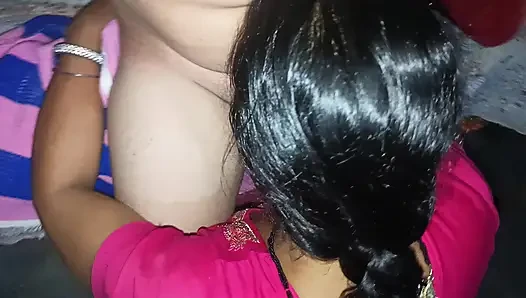 Nettes indisches bhabhi mit saftigen lippen leckt und lutscht großen schwanz und genießt ficken im doggystyle