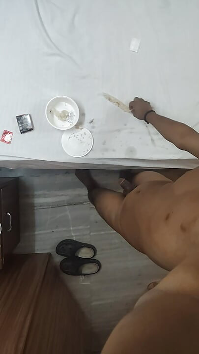 Jag känner mig inte bekväm med att vara ensam i rummet, så jag hade mycket kul att hålla min banan i namnet att ladda min telefon.
