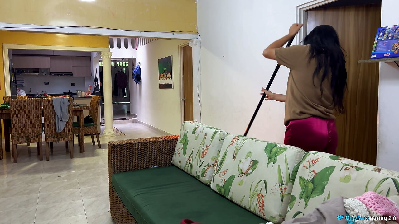UM JOGO LIGEIRAMENTE MASOQUISTA ACABA EM SEXO HARDCORE E QUENTE, UMA CONA RICA E APERTADA