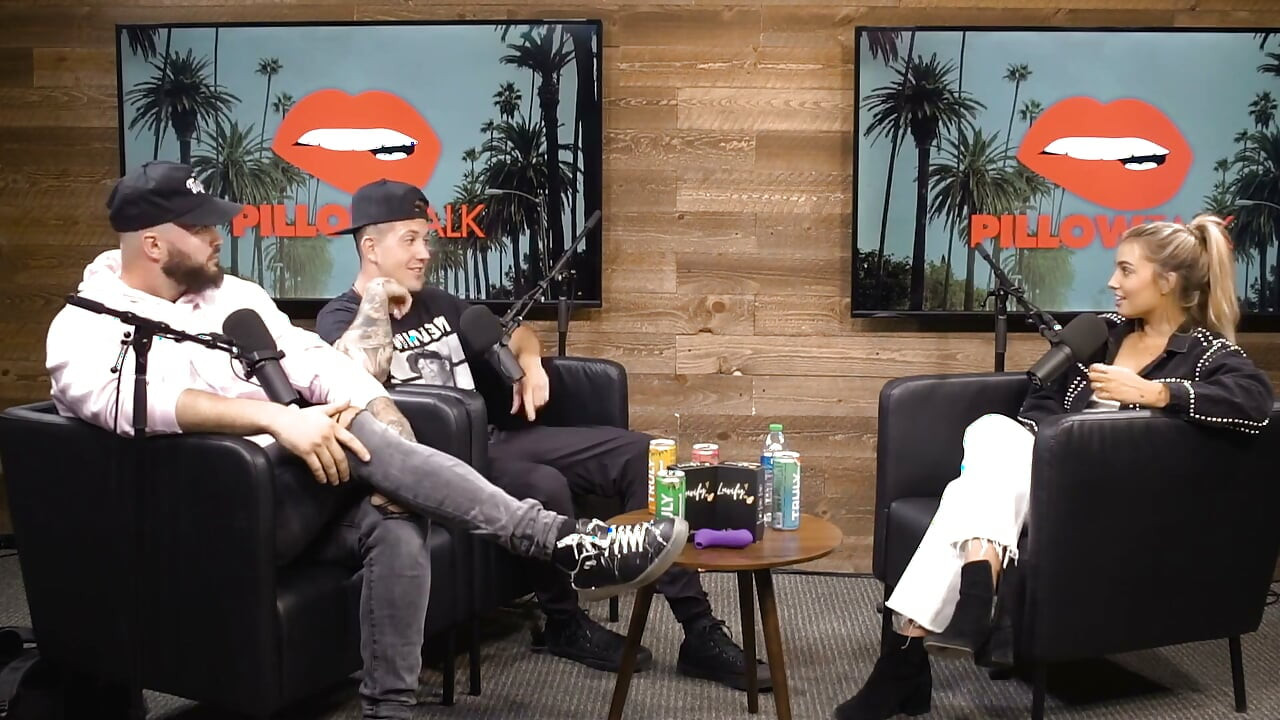 Lexi Hensler Gets S＊x Tips From P＊rnstar
