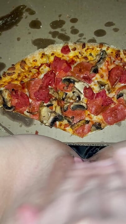 PIZZA TEEN MASTURBATION -KINKY FOOD FETISH-FEMALE WEIRD ARAB PORN-REAL ORGASM- AMATEUR- ARABIAN SNOWWHITE-USA LOS ANGELES 2025 G