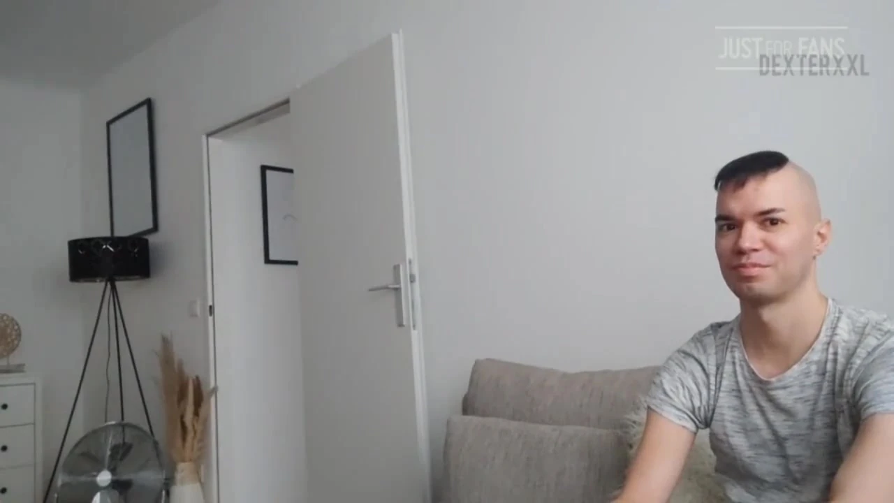 Babasıyla genç oğlan. Öpüşme oral seks gay videosu
