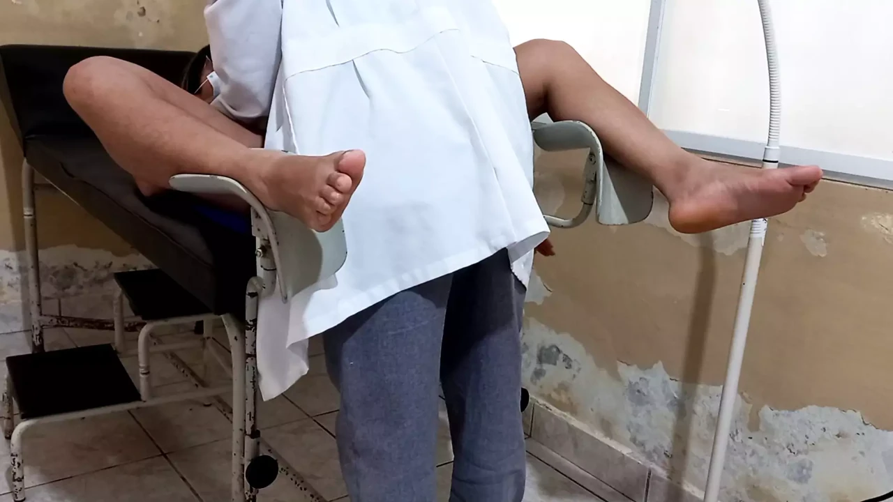 homemade porn, the doctor checks his patient in routine exam and sees a big vagina ready to be fucked
