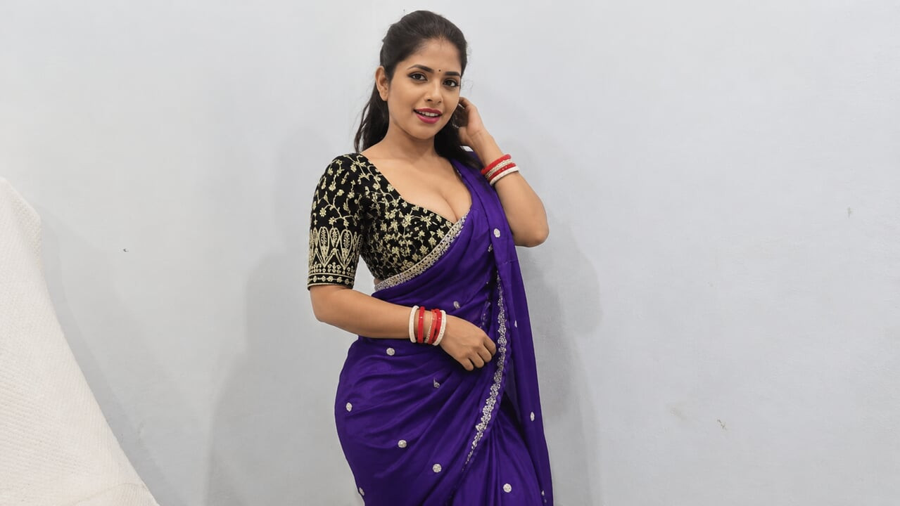 bhabhi ko neele saree me bhut choda maza aagya